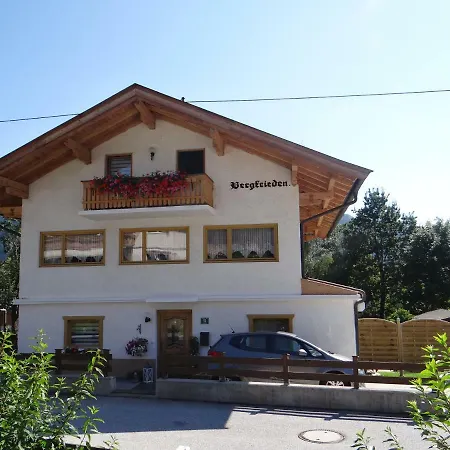 Bergfrieden Homestay *